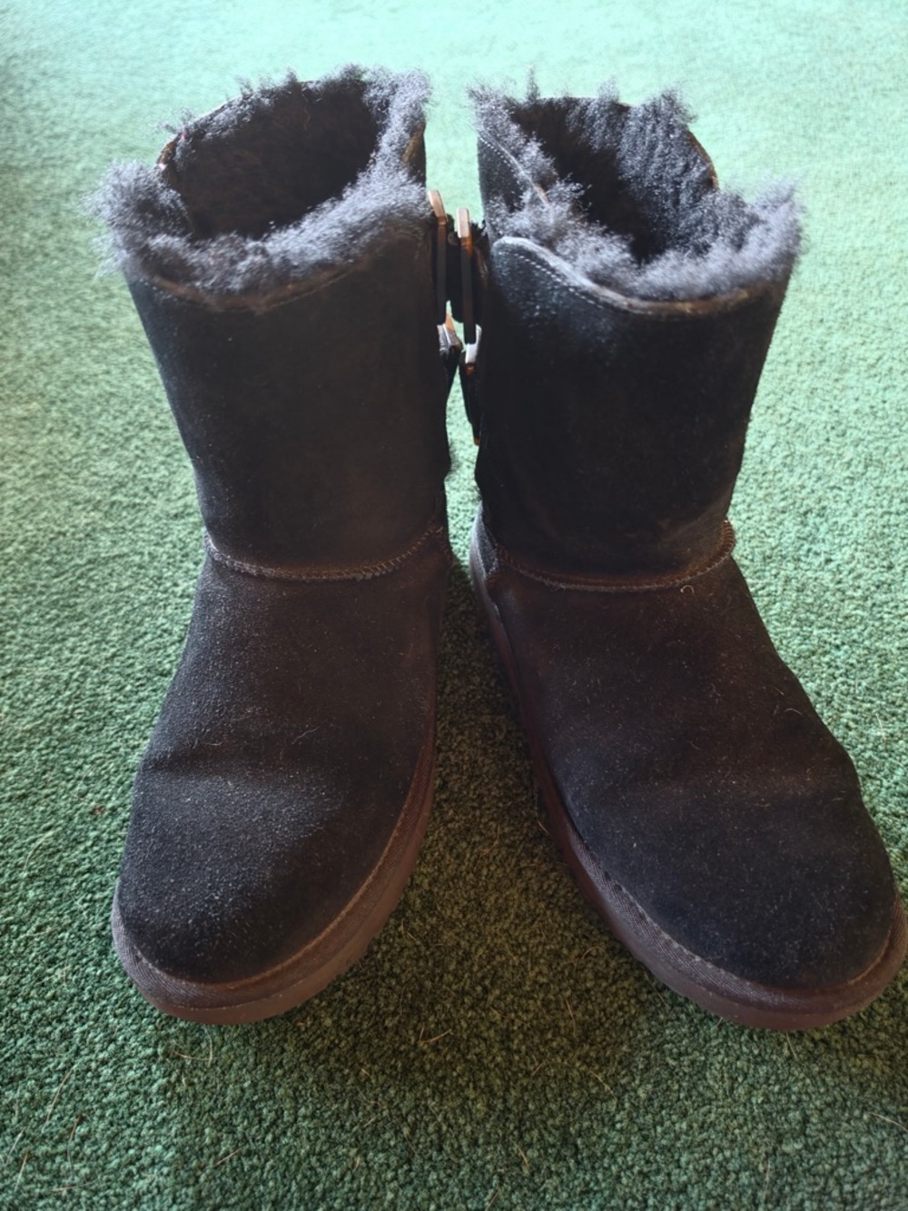 UGG Black Sheepskin Boots – Size 9 Women’s – Cozy Winter Classic